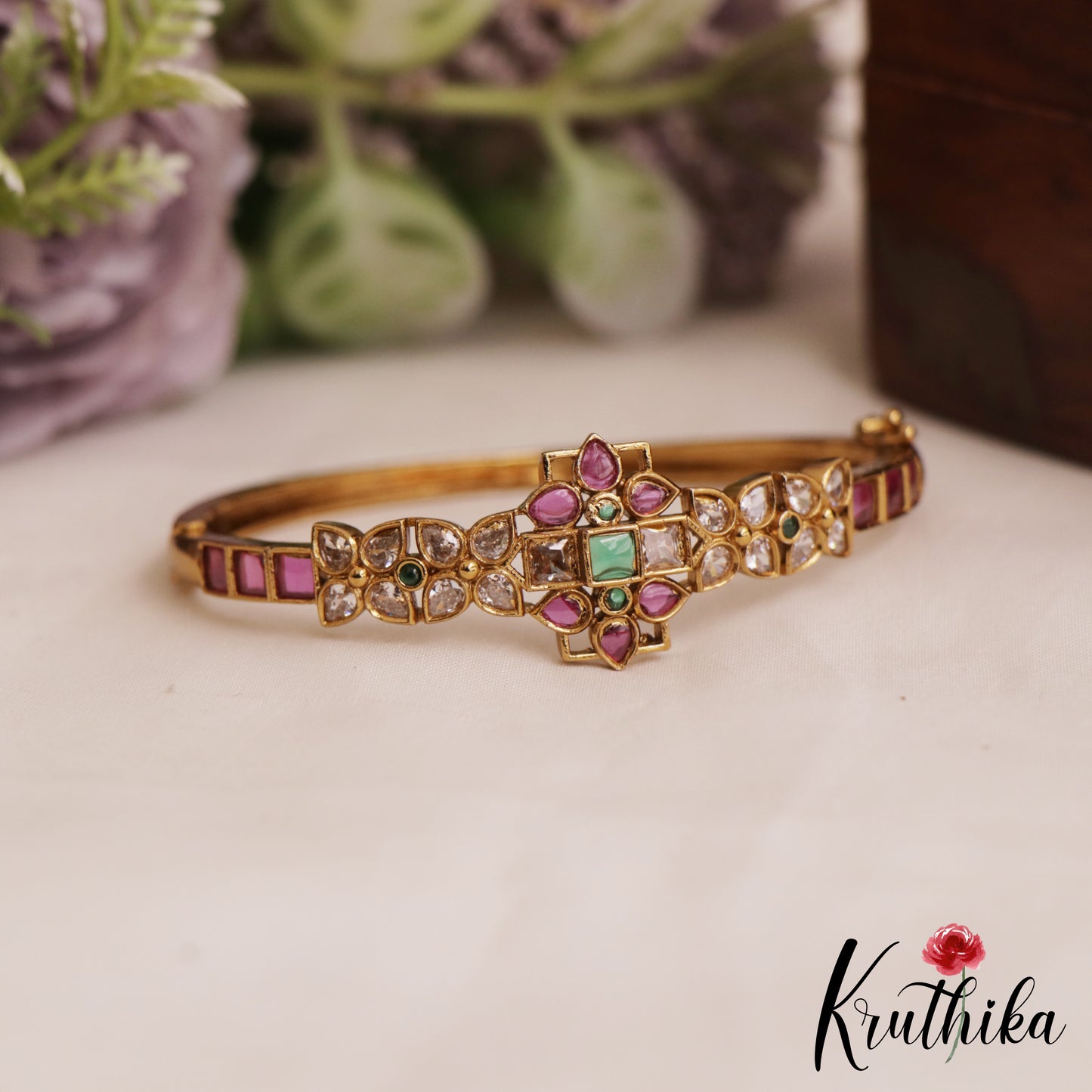 Trendy Floral Motifs Openable Single Kada B498
