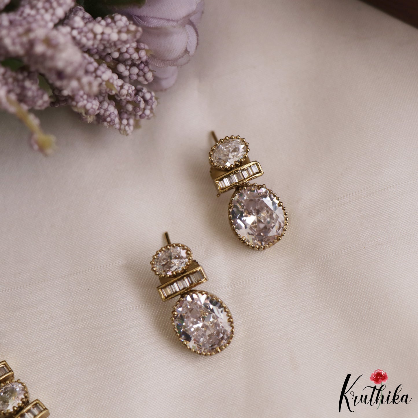 Beautiful Geometric Motifs Victorian Necklace NC2670 (Available In 2 Colors)