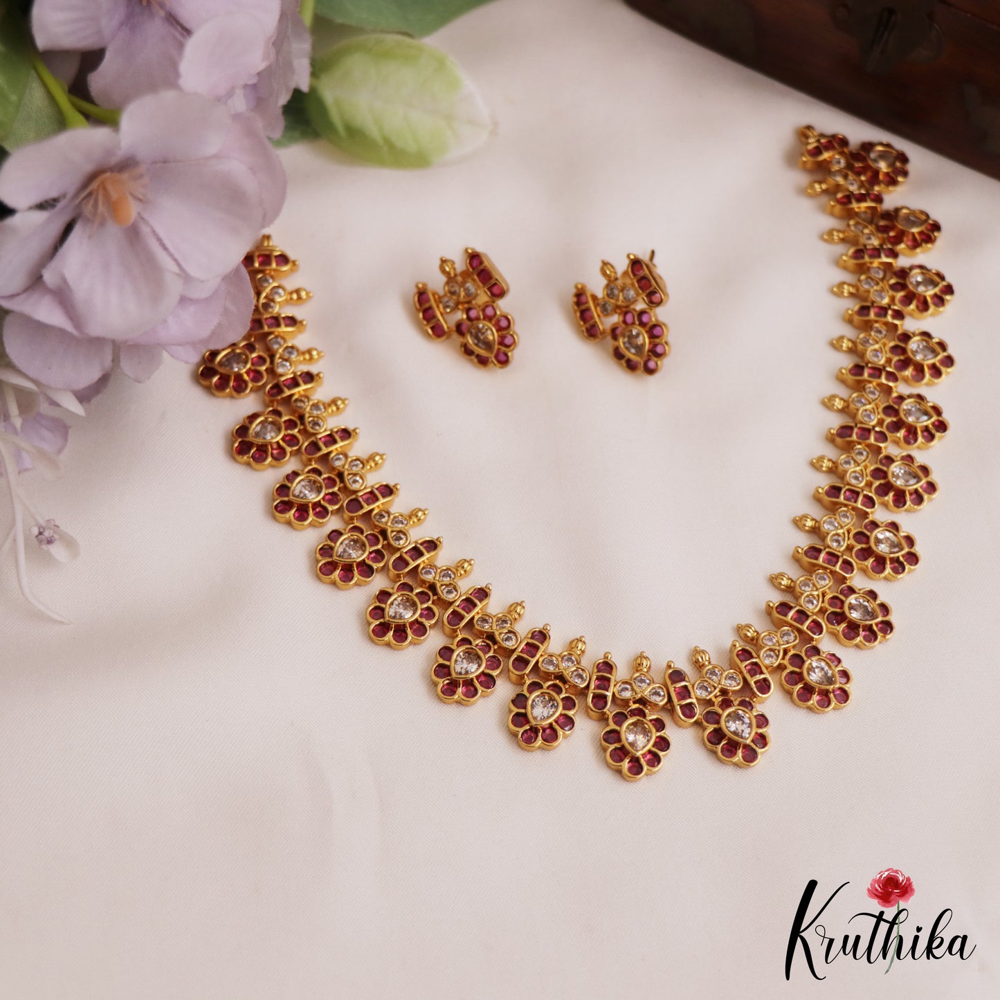 Beautiful Floral Motifs Kemp Necklace NC2774