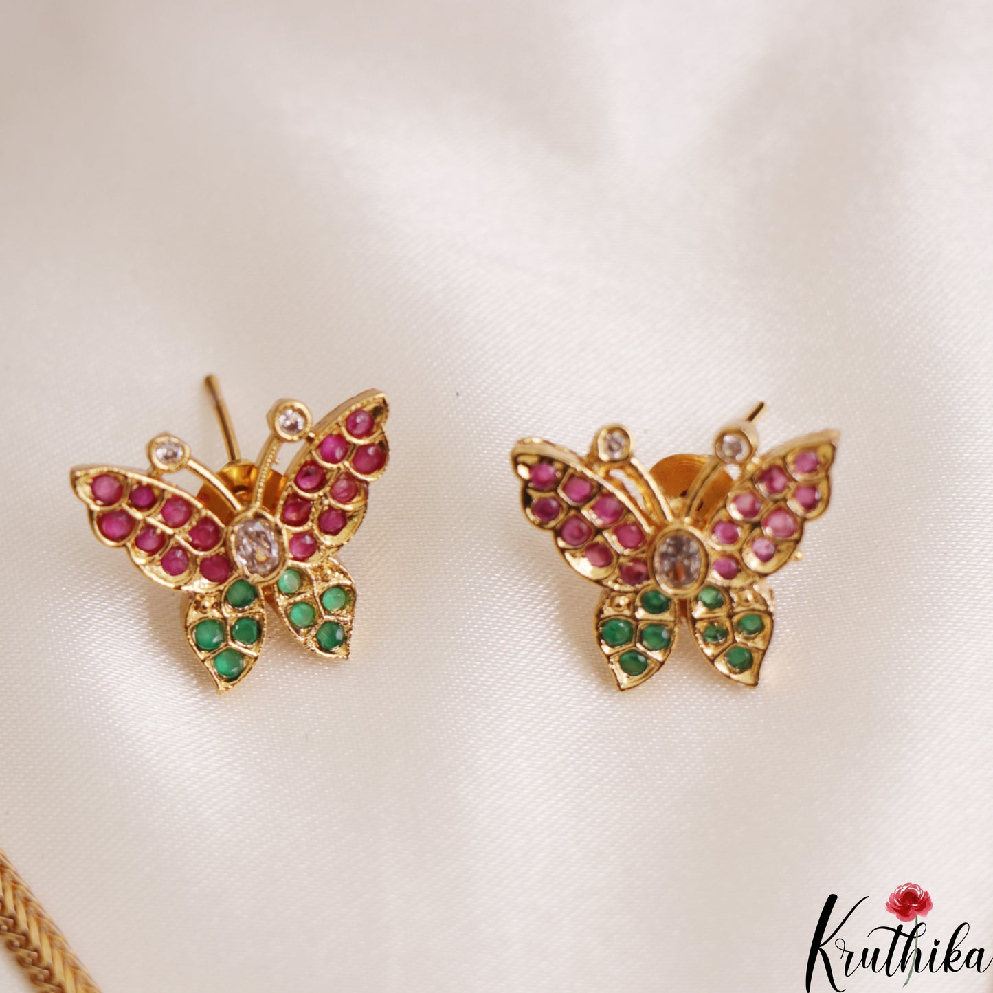 Trendy Butterfly Motifs Kemp Pendant Chain Set NC3079