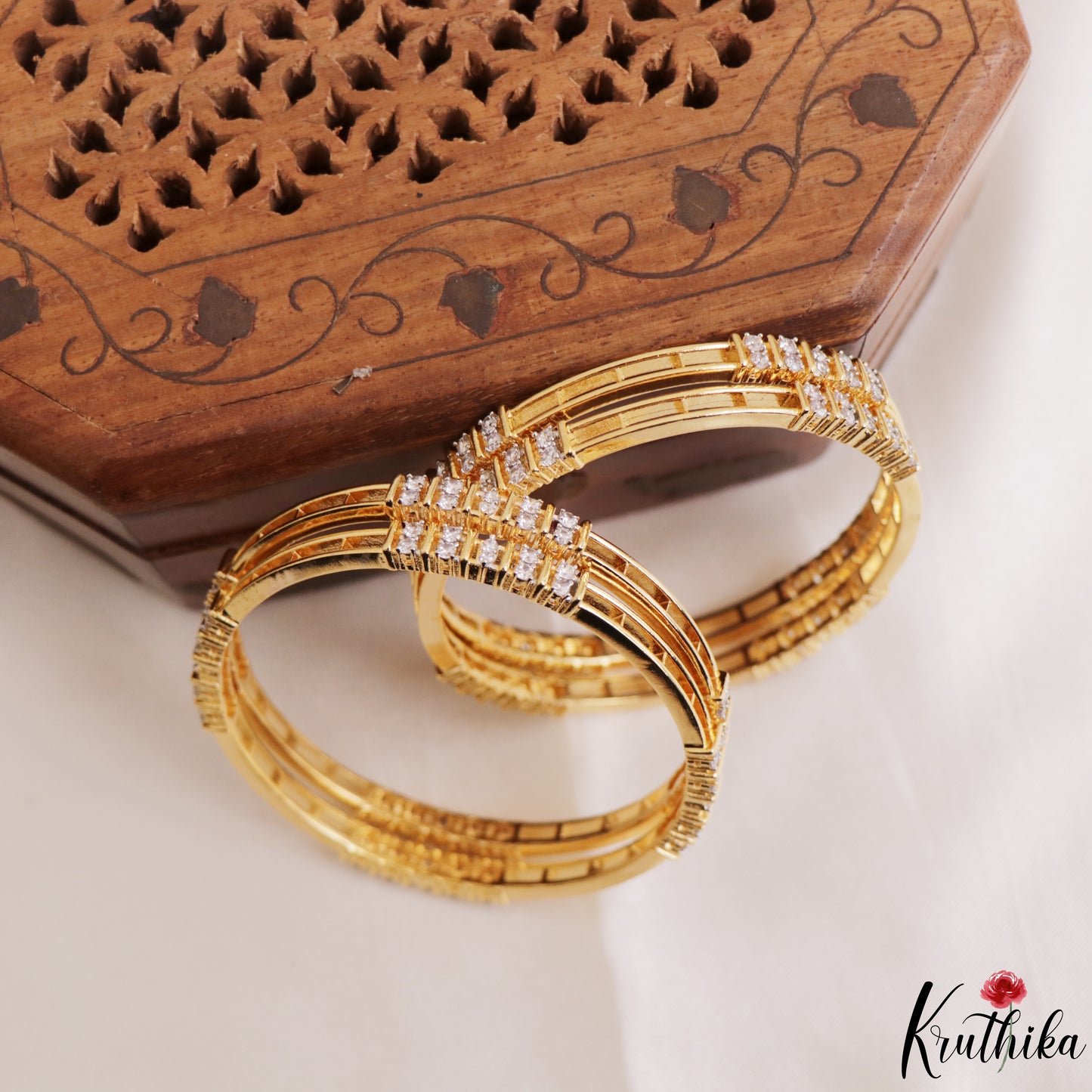 Classic Diamond-Finish Gold-Tone CZ Bangles B576 (Set of 4 Bangles)