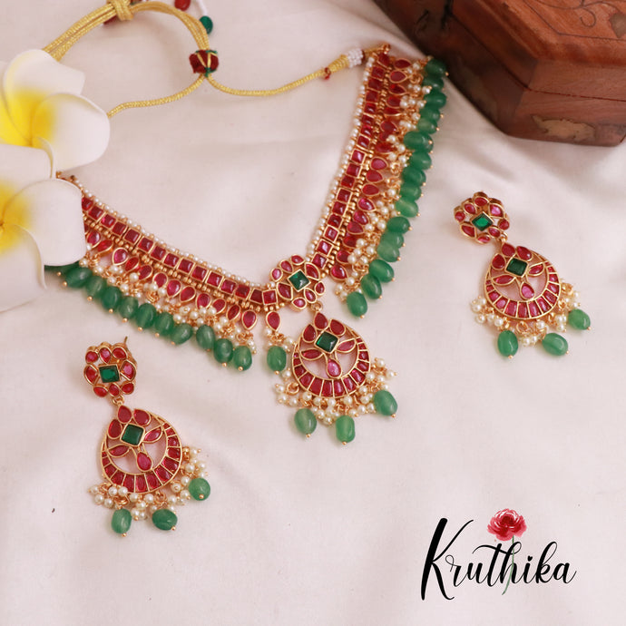 Stunning Kemp Choker with green bead drops NC1828