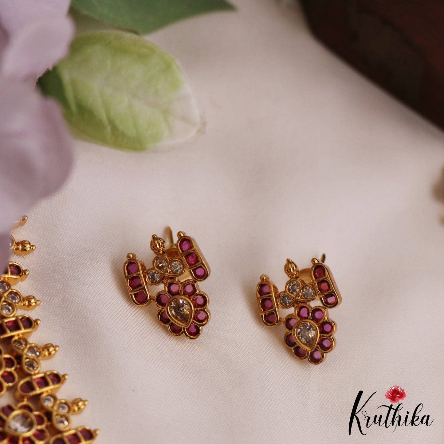 Beautiful Floral Motifs Kemp Necklace NC2774