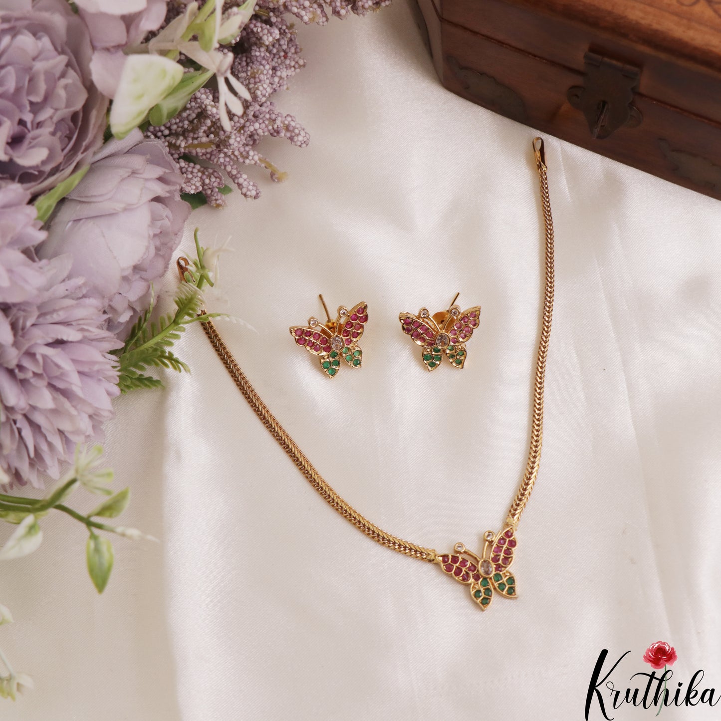 Trendy Butterfly Motifs Kemp Pendant Chain Set NC3079