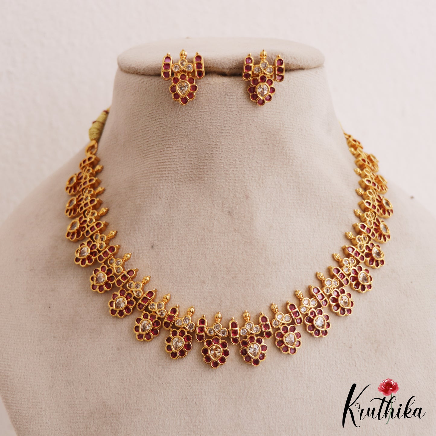 Beautiful Floral Motifs Kemp Necklace NC2774
