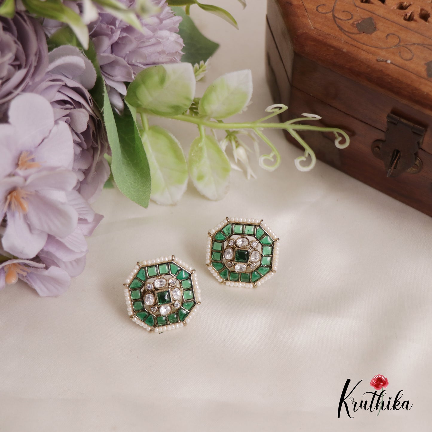 Elegant Geometric Shaped Jadau Earrings E796
