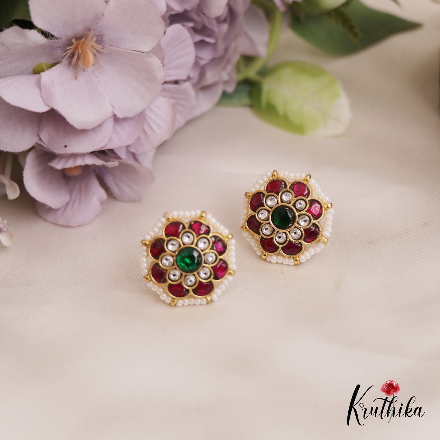 Classic Pearl Border Floral Motifs Kemp Stud Earrings E950