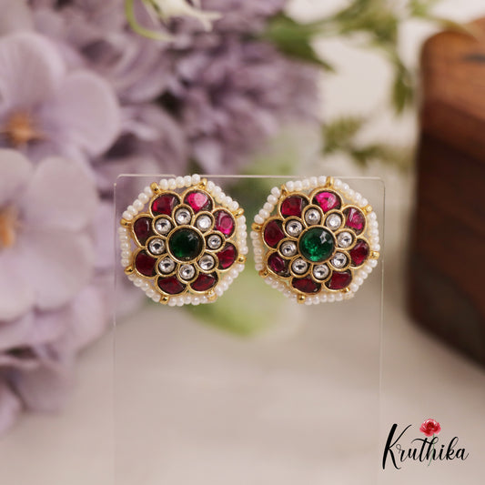 Classic Pearl Border Floral Motifs Kemp Stud Earrings E950