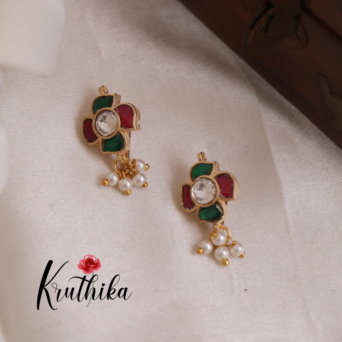 Beautiful floral Jadau Earcuffs | upper earrings | Bugadi Earrings E505