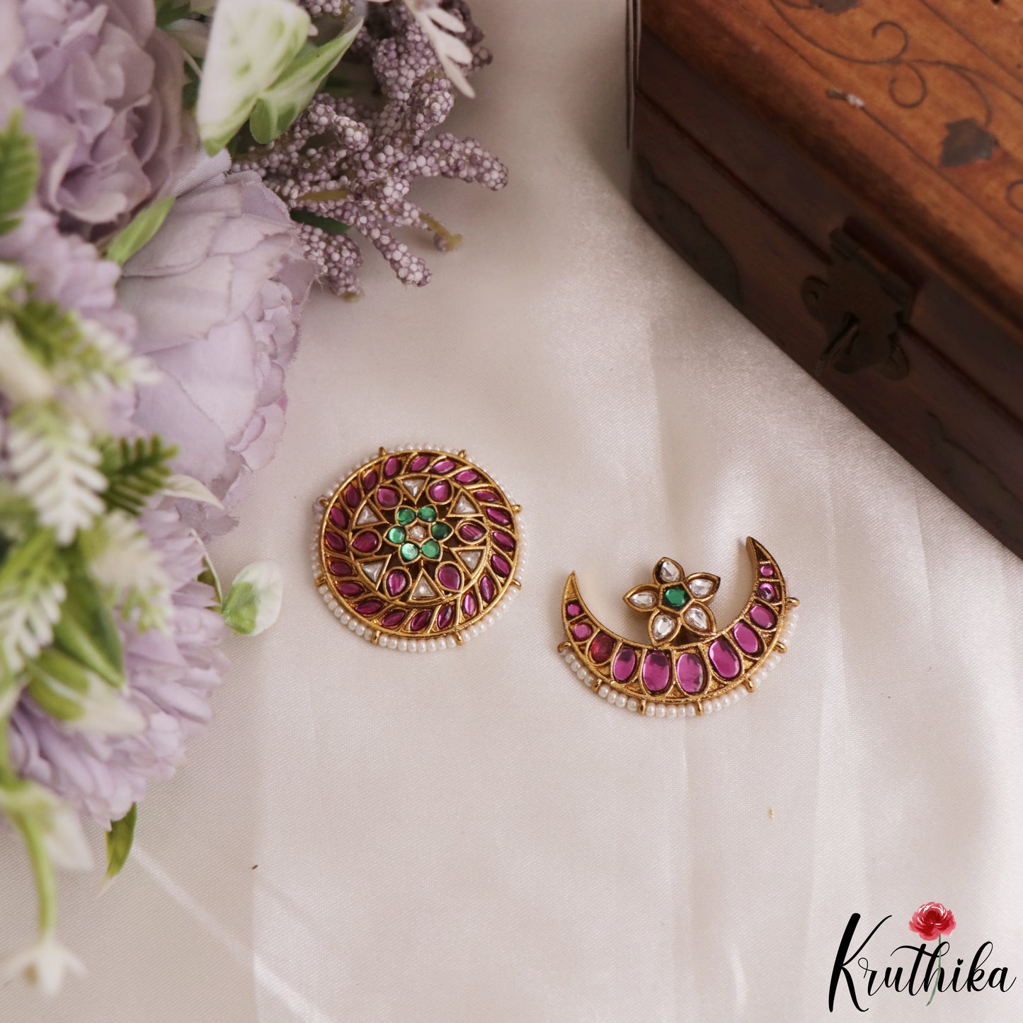 Trendy Pearl Border Floral Motifs Chandra Surya Kemp Hair Ornaments J425