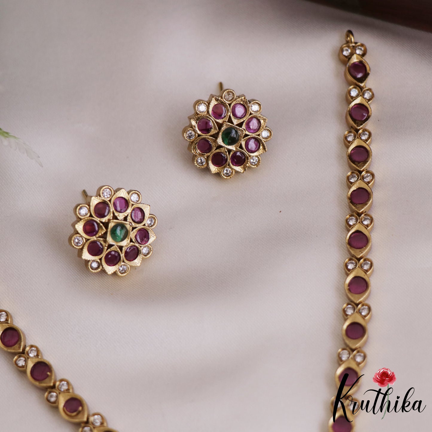 Trendy Floral Motifs Kemp Necklace NC2699