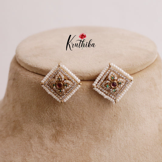 Trendy Pearl Border Ear studs E647