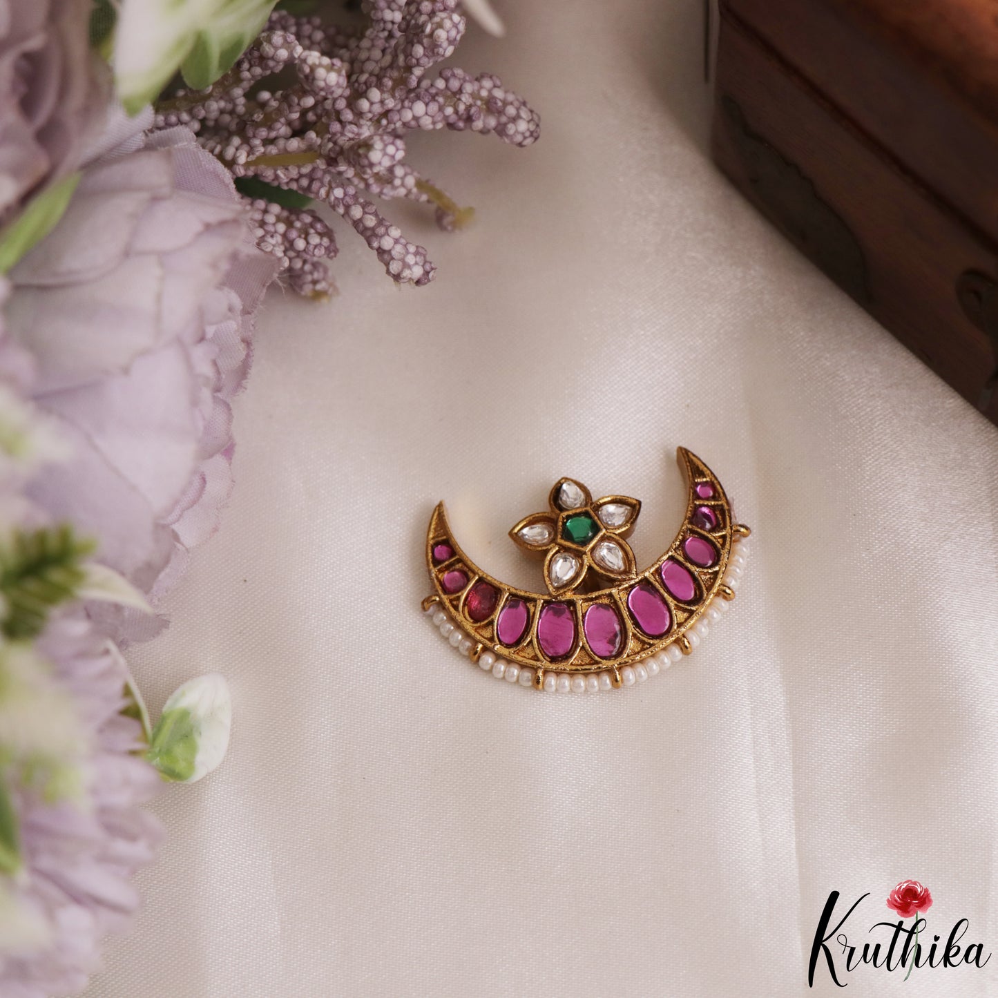 Trendy Pearl Border Floral Motifs Chandra Surya Kemp Hair Ornaments J425
