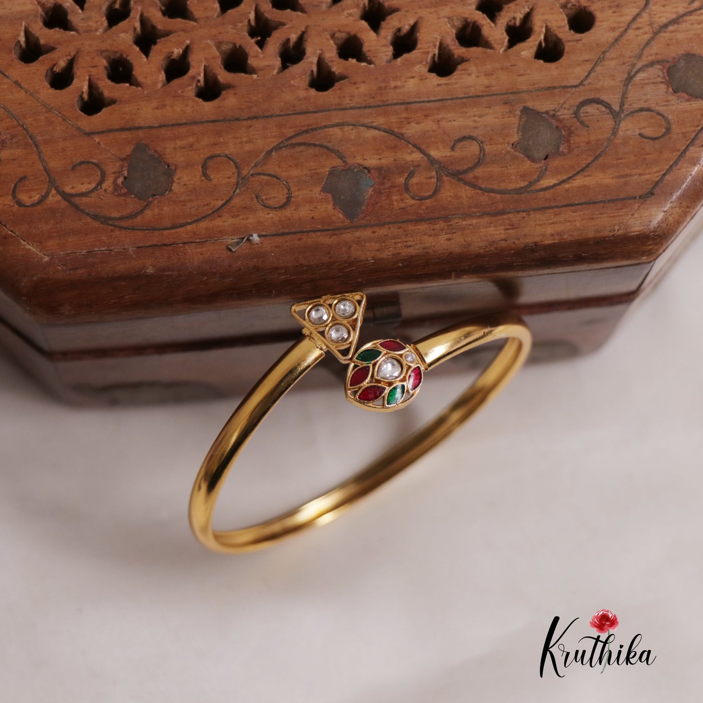 Simple Kemp Leaf Triangle Openable Kada B350