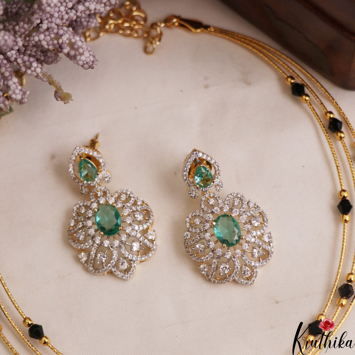 Sparkling AD Victorian Teardrop Motifs Hasli Necklace NC2942