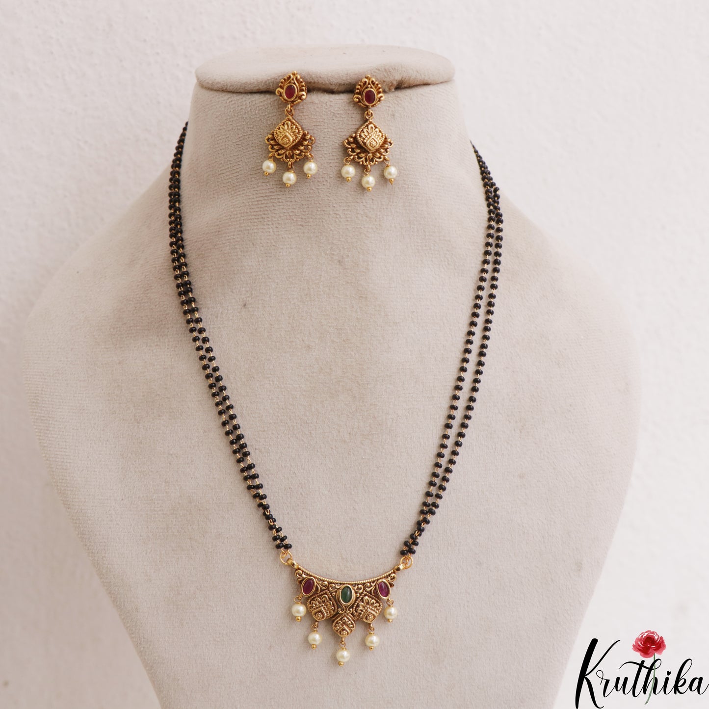 Classic Floral teardrop Motifs Double Layered Black Beads Chain With Pendant NC3080