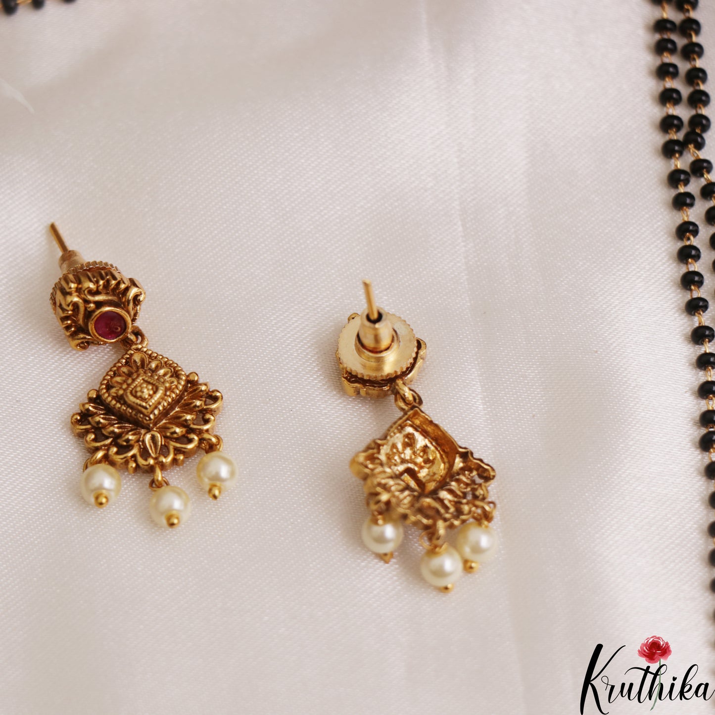 Classic Floral teardrop Motifs Double Layered Black Beads Chain With Pendant NC3080