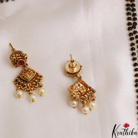 Classic Floral teardrop Motifs Double Layered Black Beads Chain With Pendant NC3080