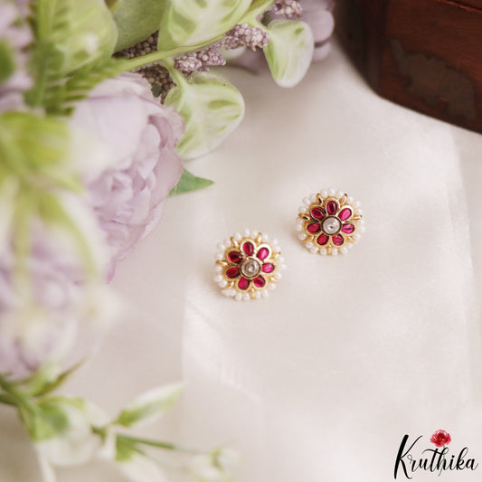 Simple Pearl Border Floral Kemp Stud Earrings E1218
