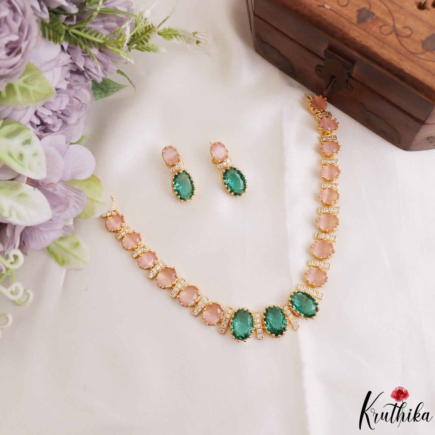 Elegant Geometric Motifs Victorian Necklace NC3241