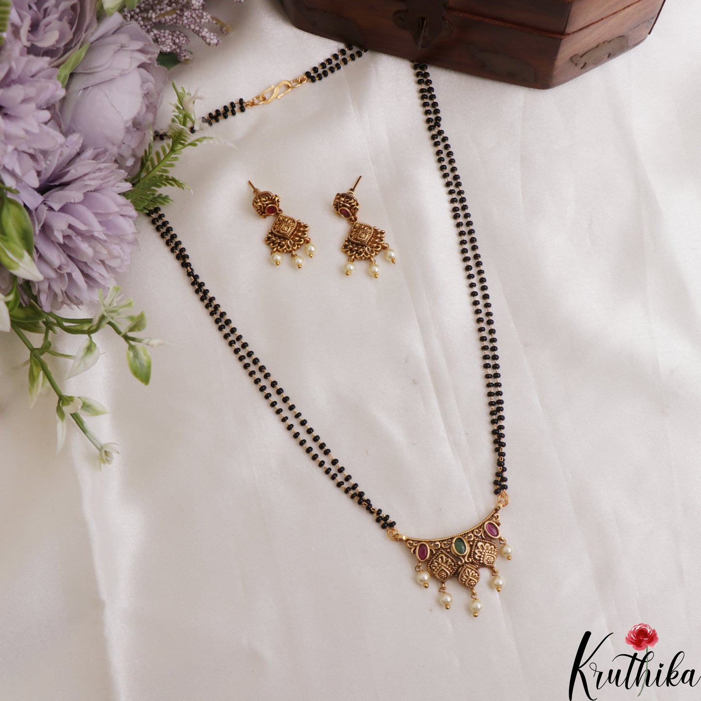 Classic Floral teardrop Motifs Double Layered Black Beads Chain With Pendant NC3080