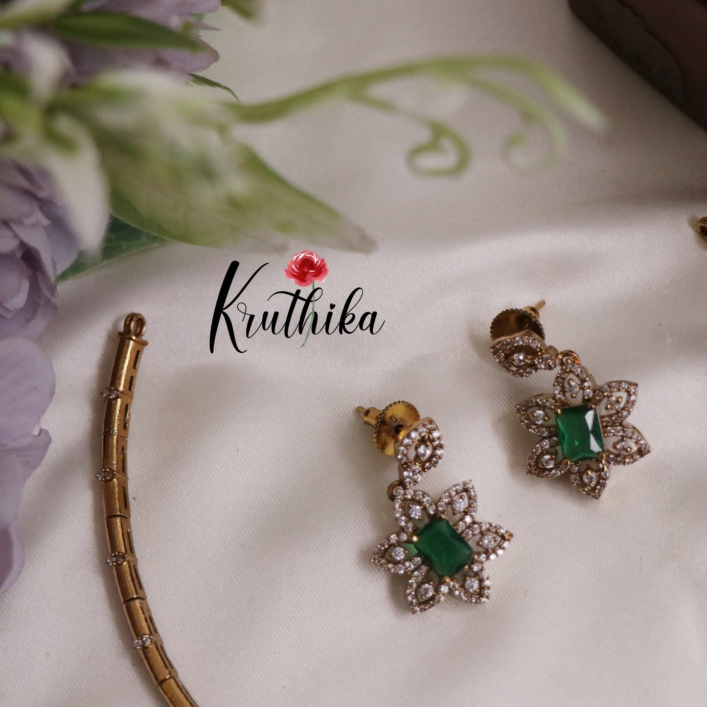 Simple CZ Floral Bloom Pipe Necklace NC2259 (Available in 2 Colors)