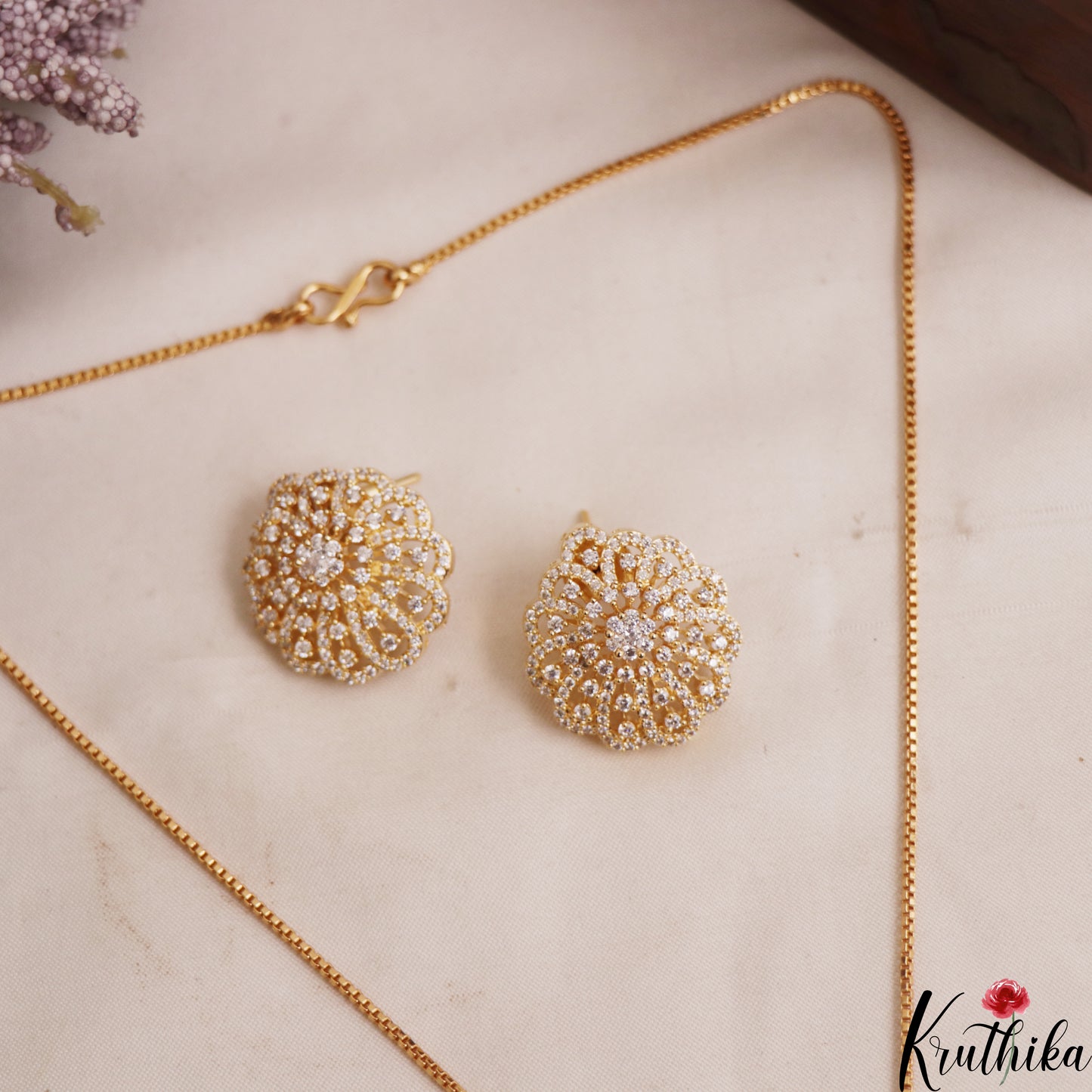 Pretty AD Floral Motifs Gold-Tone Chain Pendant Set NC2935
