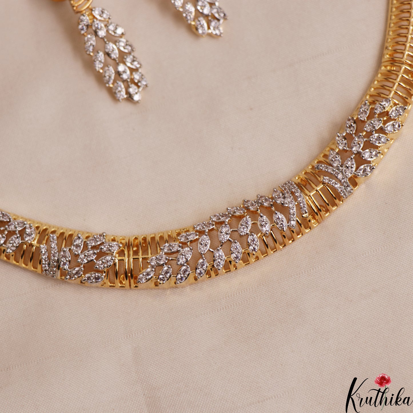 Pretty Leaf Motifs CZ Victorian Hasli Necklace NC3007