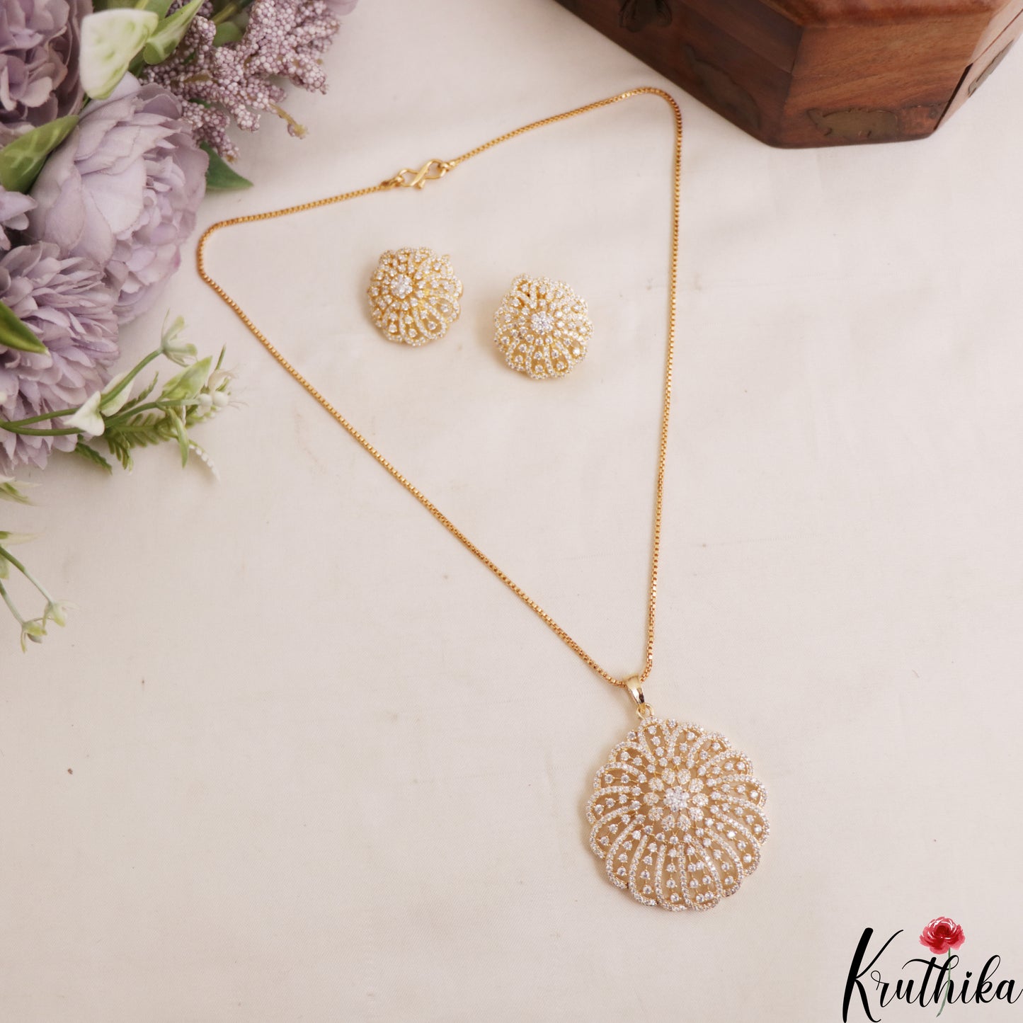 Pretty AD Floral Motifs Gold-Tone Chain Pendant Set NC2935
