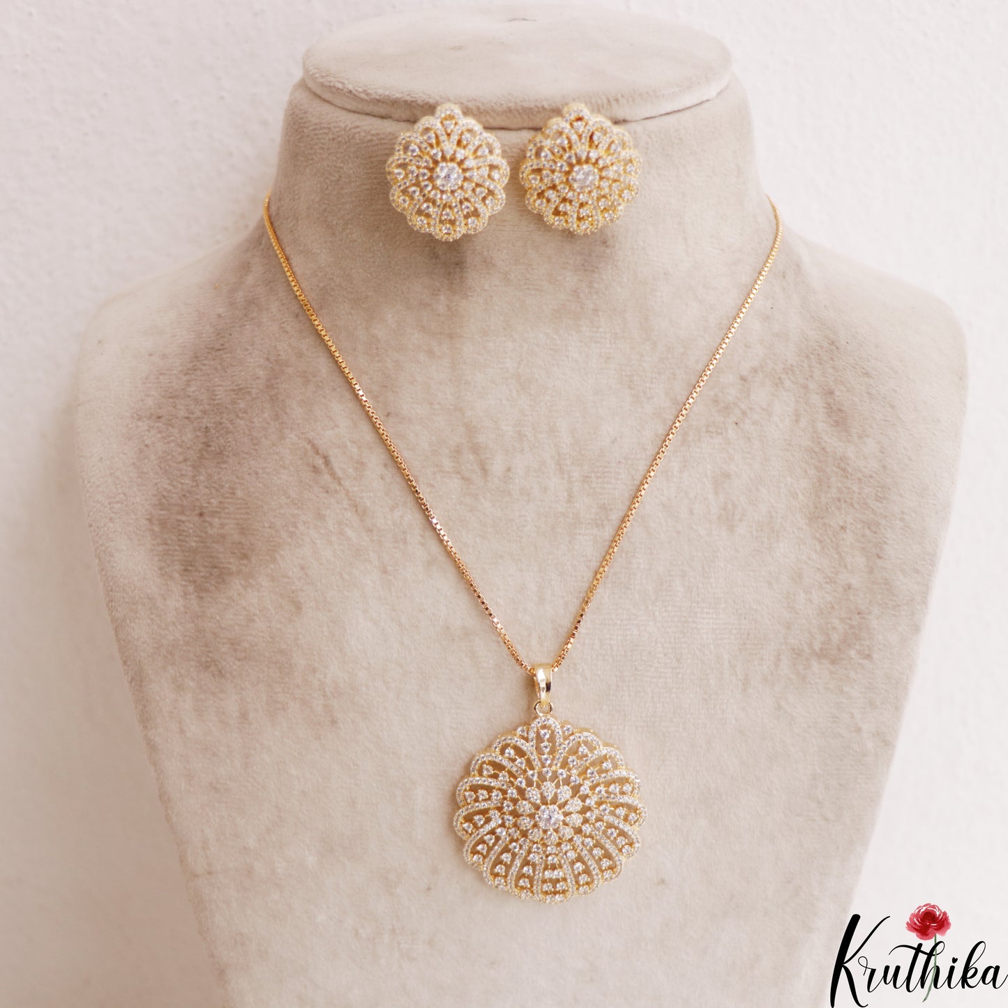 Pretty AD Floral Motifs Gold-Tone Chain Pendant Set NC2935