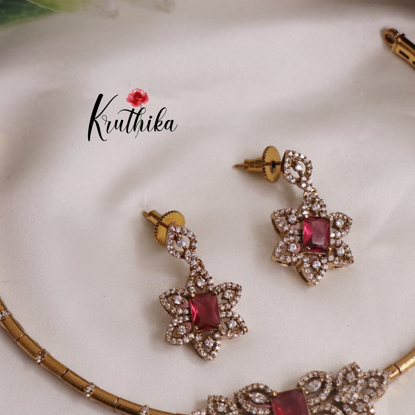 Simple CZ Floral Bloom Pipe Necklace NC2259 (Available in 2 Colors)