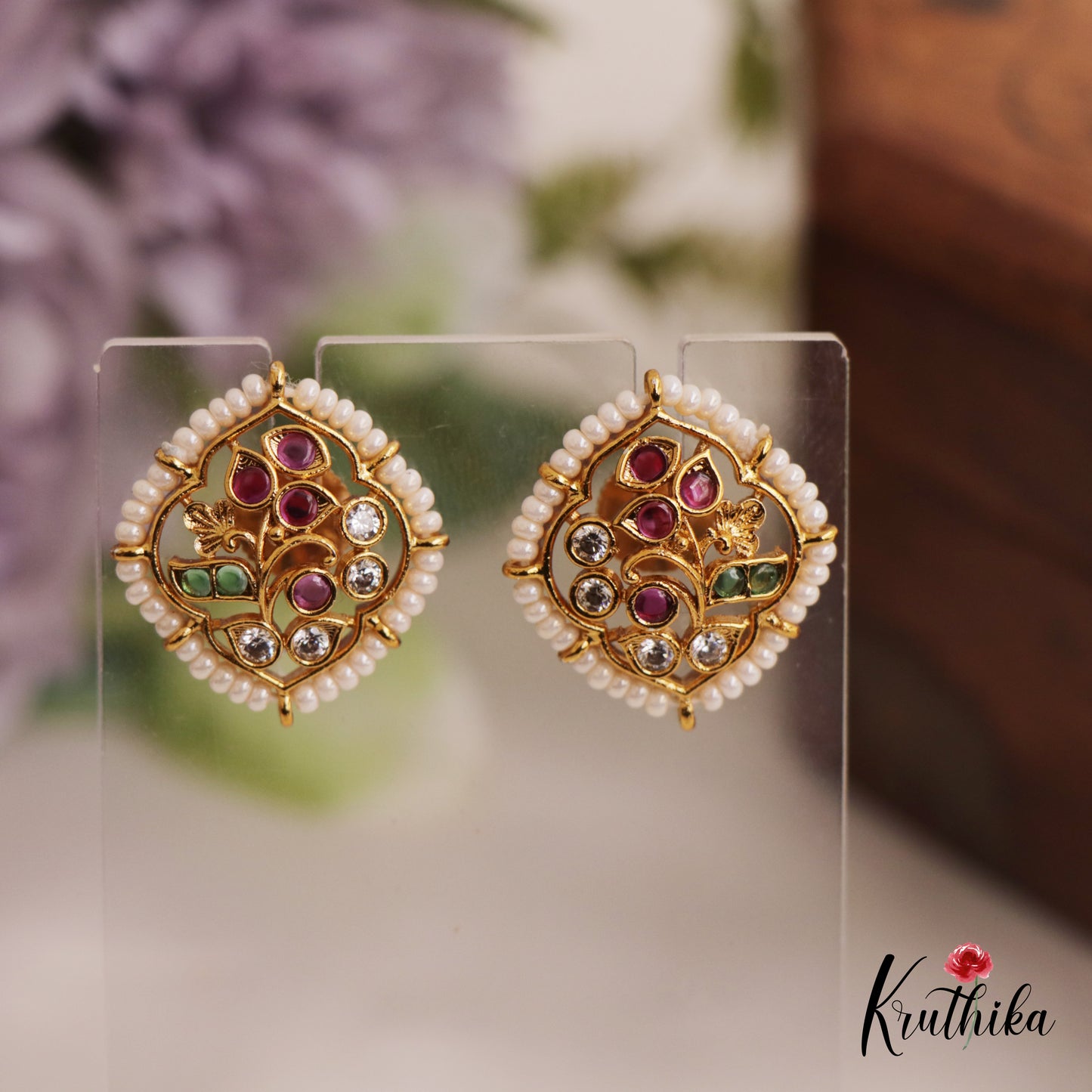 Simple Pearl Border Leaf Motifs Kemp Stud Earrings E990