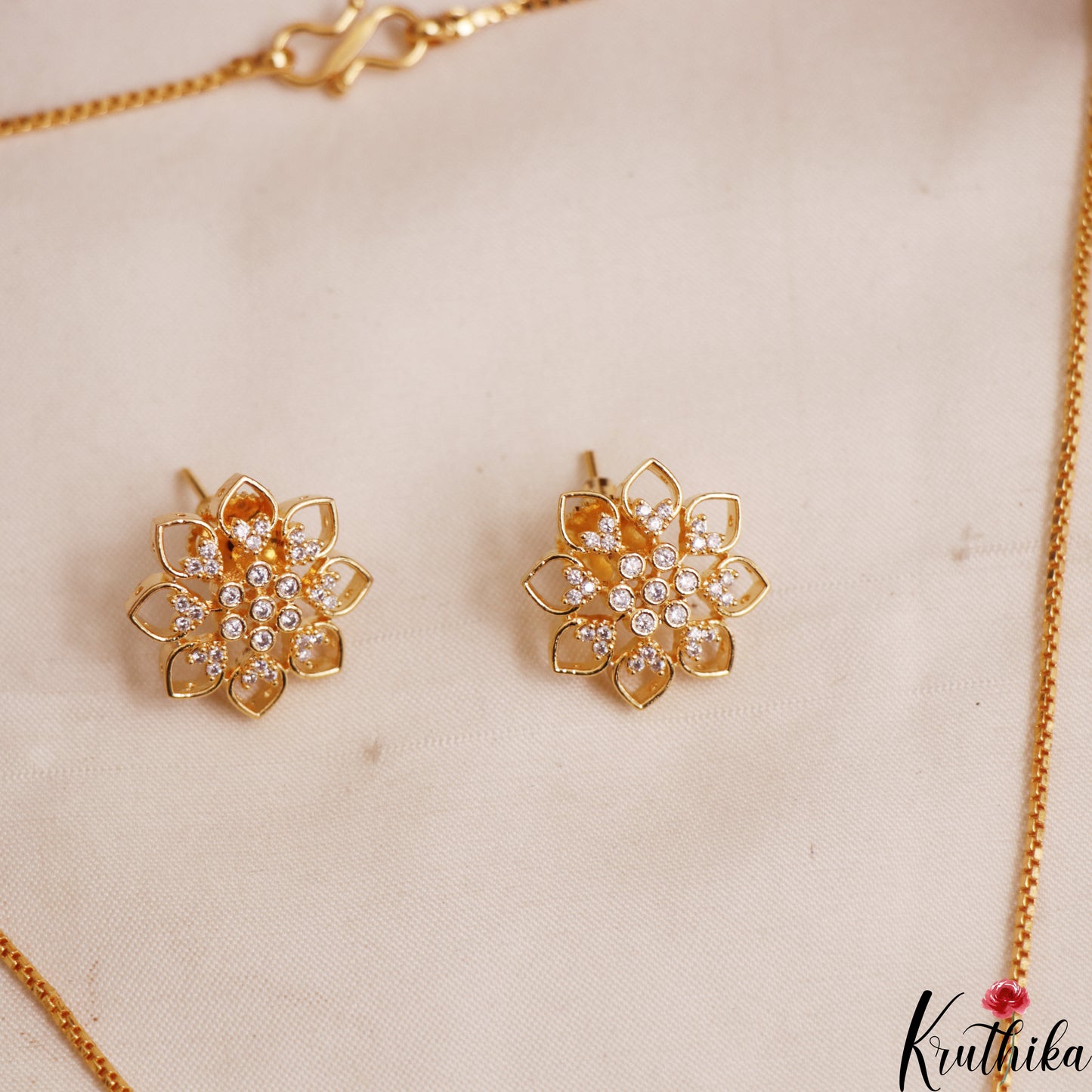 Elegant AD Floral Motifs Gold-Tone Chain Pendant Set NC2934