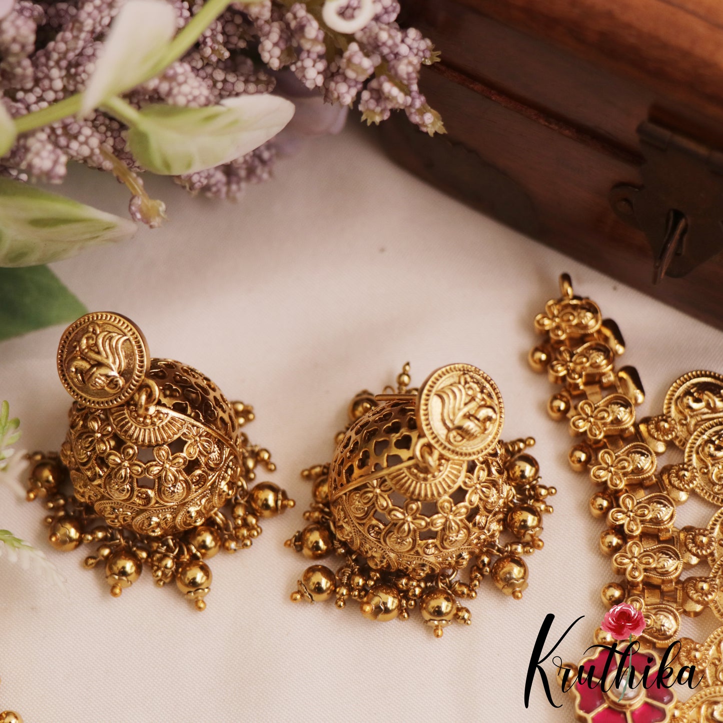 Beautiful Antique Peacock Motifs Kasu Jadau Choker NC2845 (Available In 2 Colors)