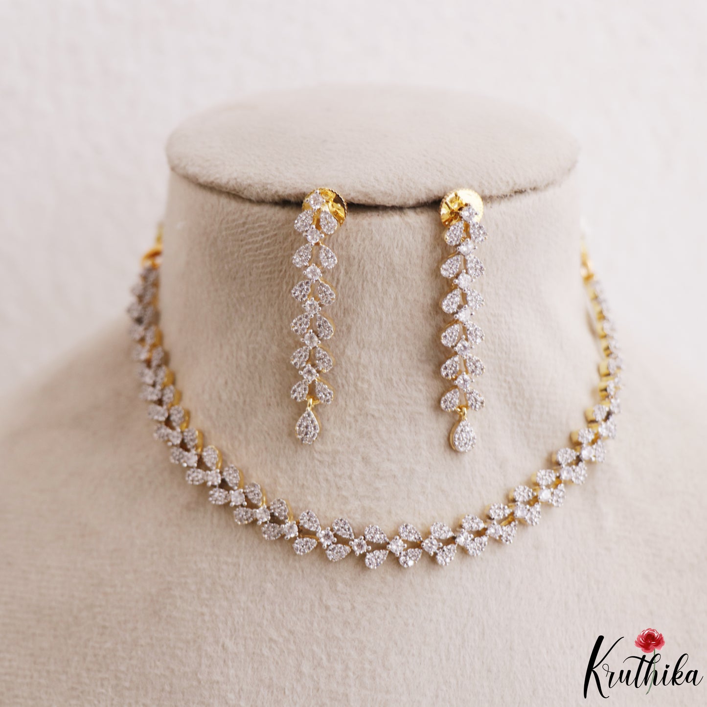 Simple Leaf Motifs Diamond-Finish Gold-Tone CZ Choker NC3242