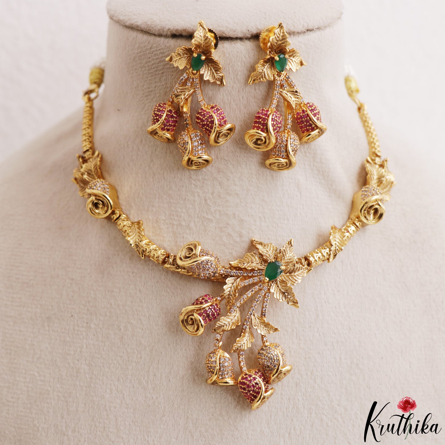 Pretty Rose Motifs Gold-Tone Choker NC3217