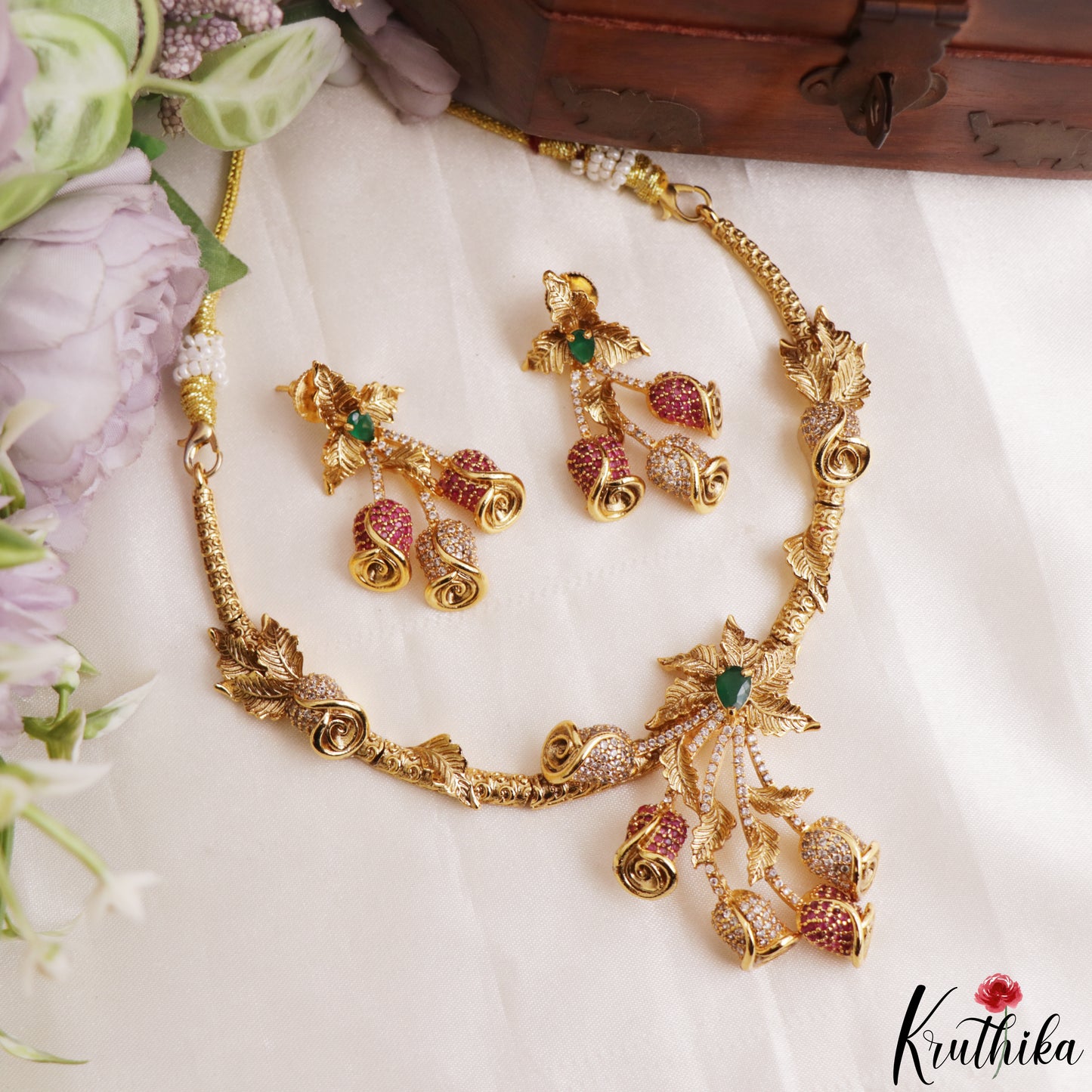 Pretty Rose Motifs Gold-Tone Choker NC3217