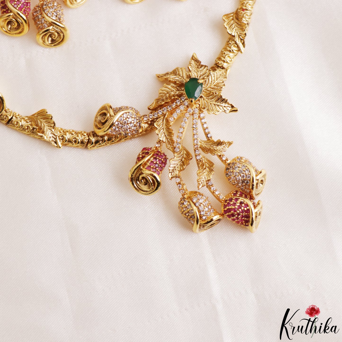 Pretty Rose Motifs Gold-Tone Choker NC3217