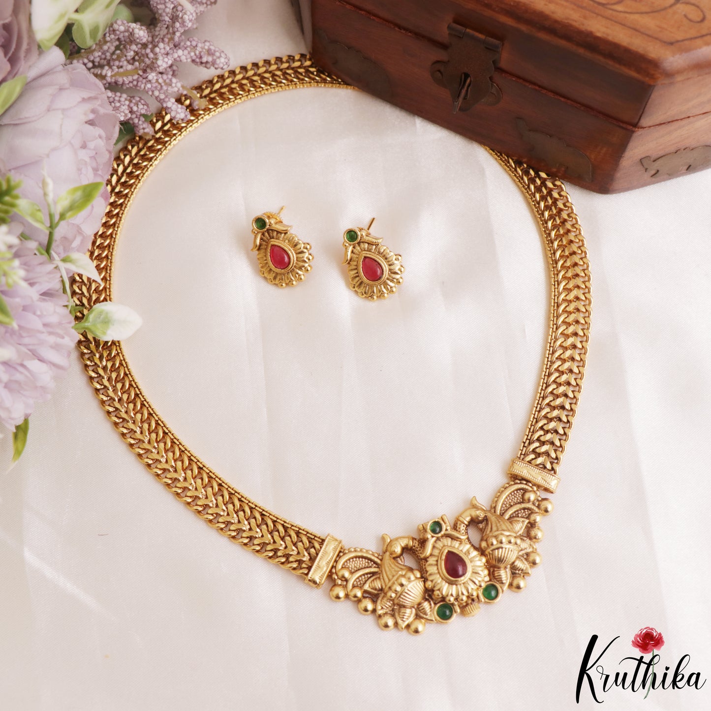 Elegant Antqiue Peacock Teardrop Motifs Choker NC3174