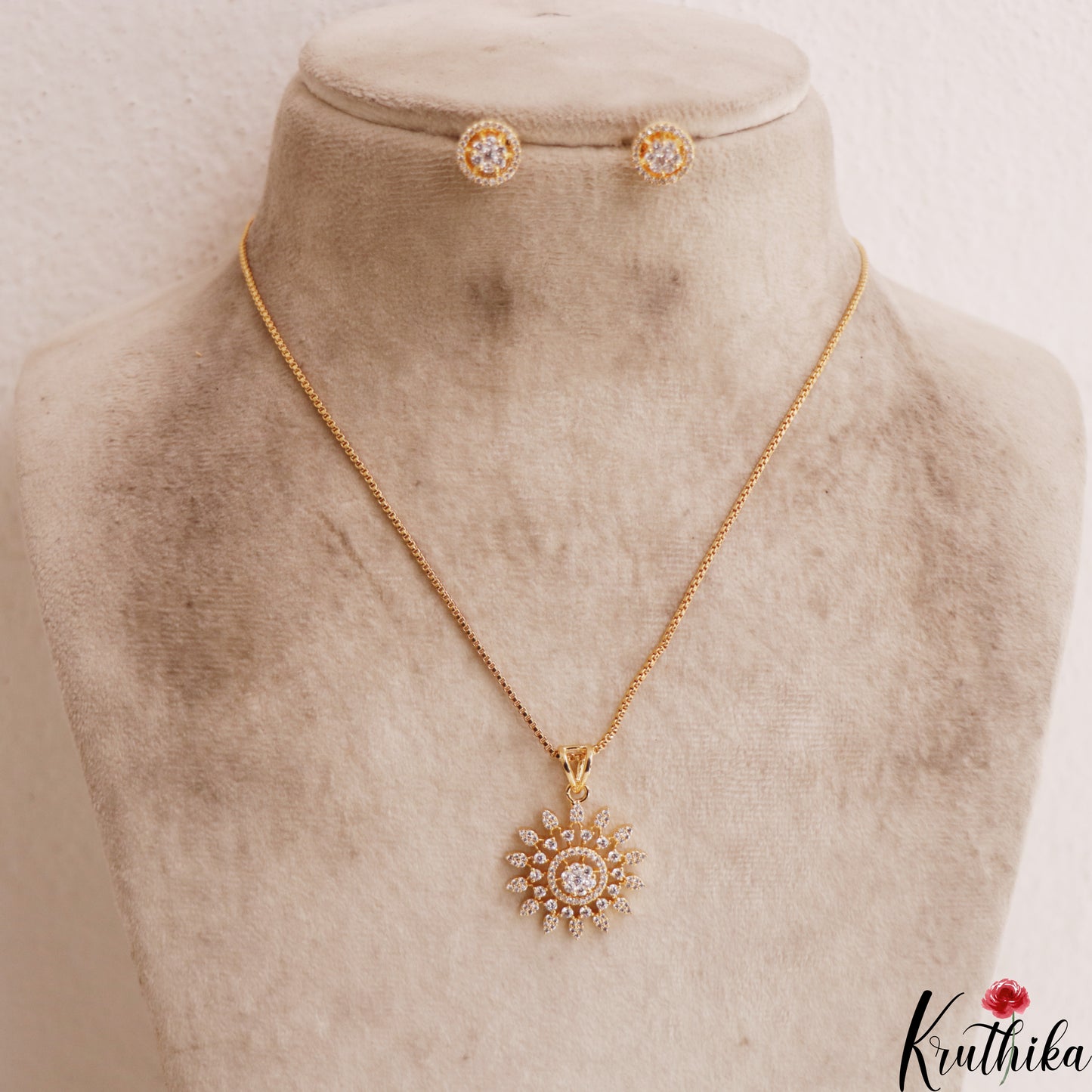 Classic AD Floral Motifs Gold-Tone Chain Pendant Set NC2932