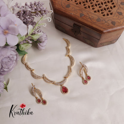 Eleghant Victorian Sparkling Necklace NC2531 (Avaliable In 2 Colours)