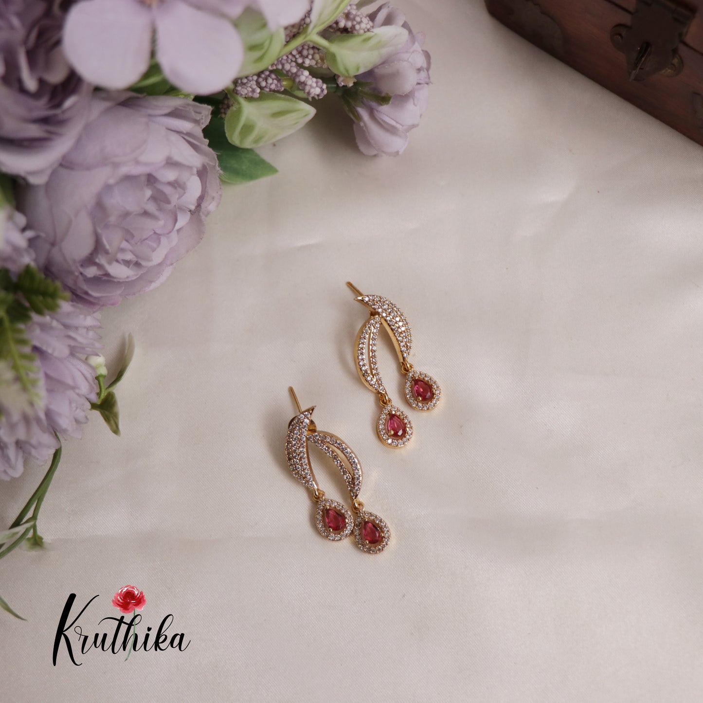 Eleghant Victorian Sparkling Necklace NC2531 (Avaliable In 2 Colours)