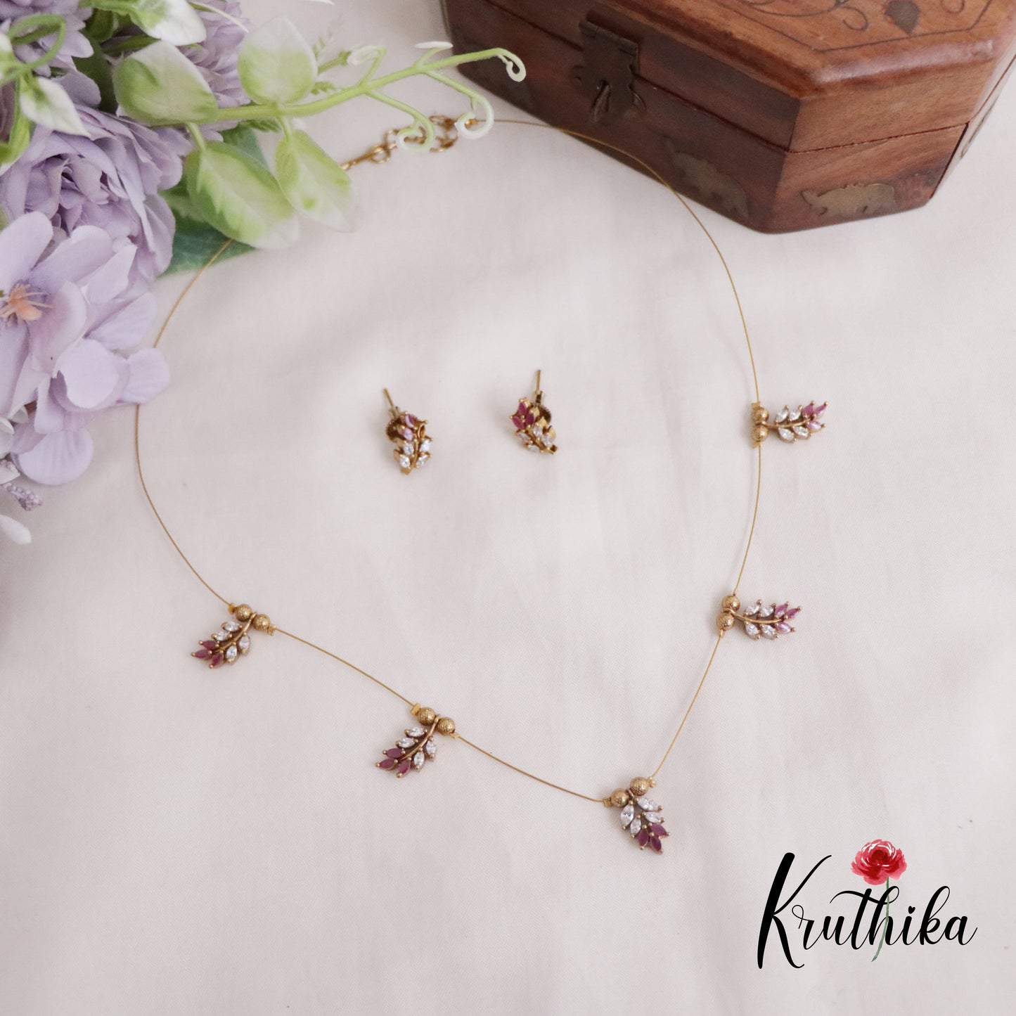 Simple Leaf Drop Invisible Chain NC2222