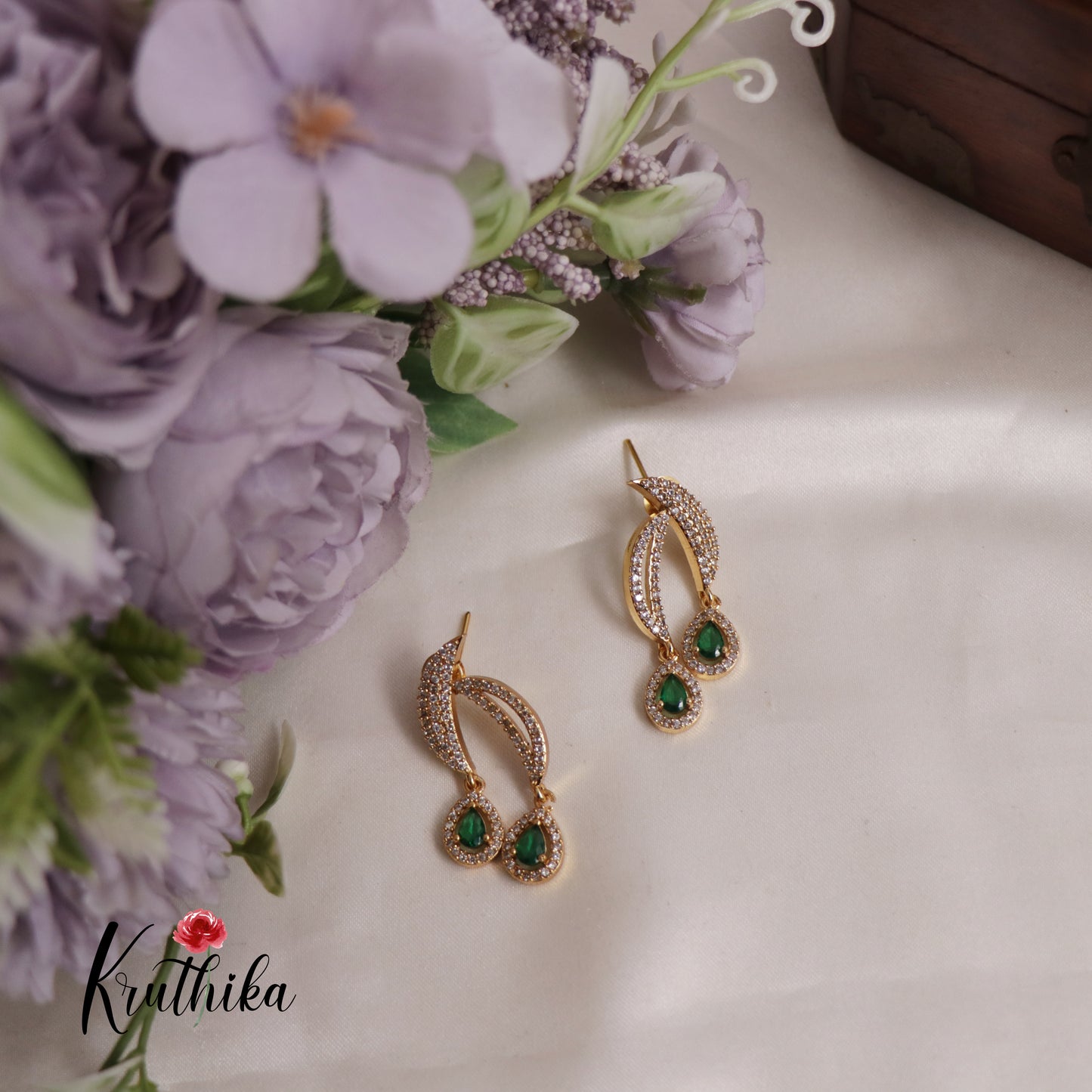 Eleghant Victorian Sparkling Necklace NC2531 (Avaliable In 2 Colours)