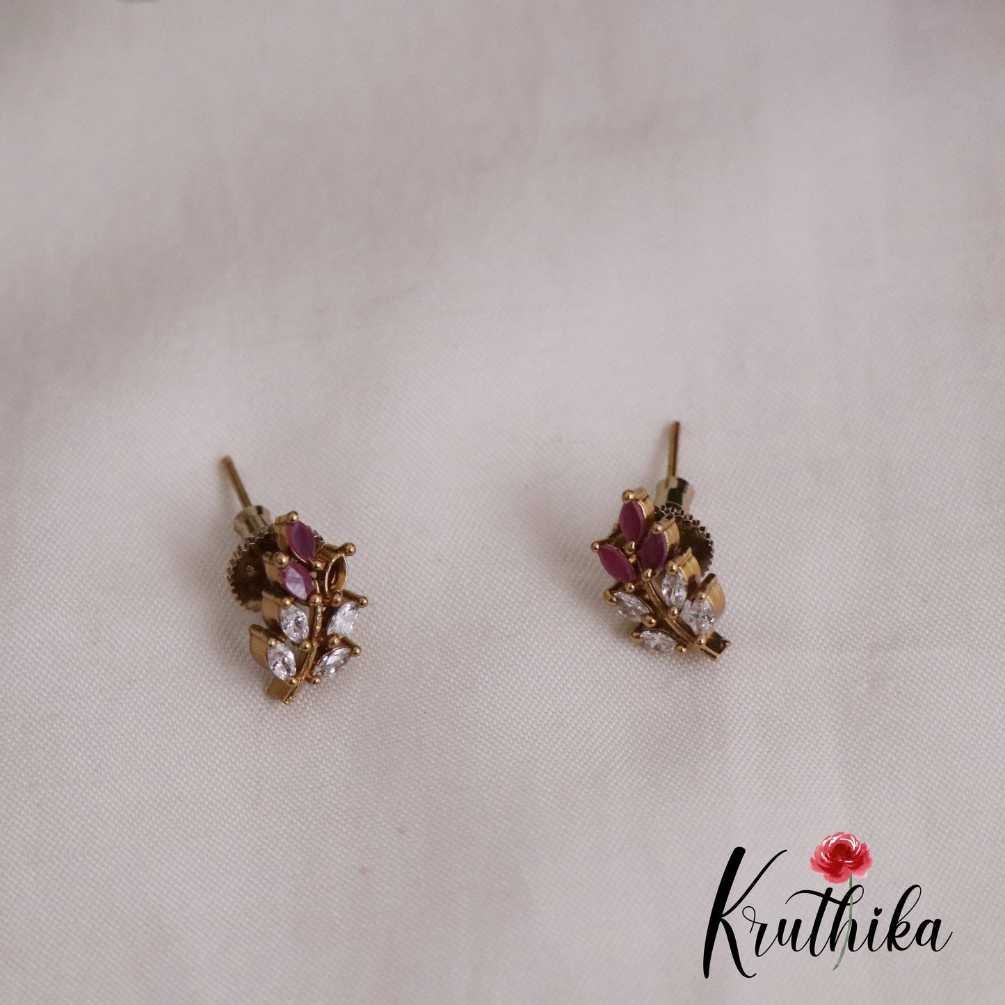 Simple Leaf Drop Invisible Chain NC2222