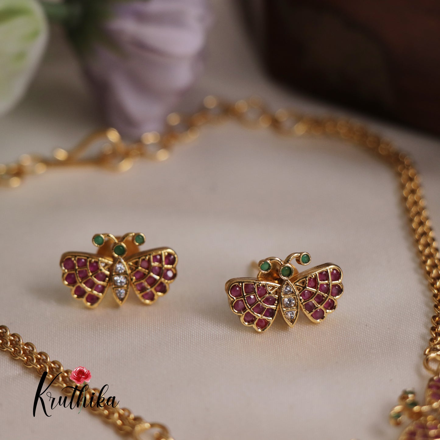 Classic Kemp Butterfly Choker NC2532