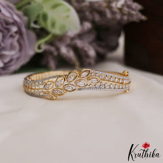 Trendy AD Leaves motifs  Gold Tone Design Openable Bracelet B591