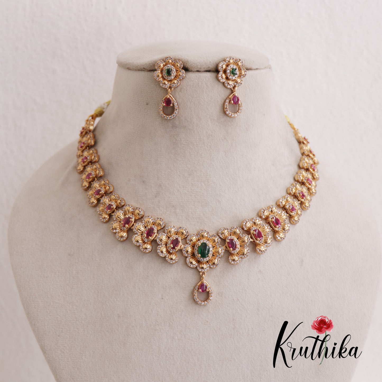 Sparkling Kemp Floral Necklace NC2592