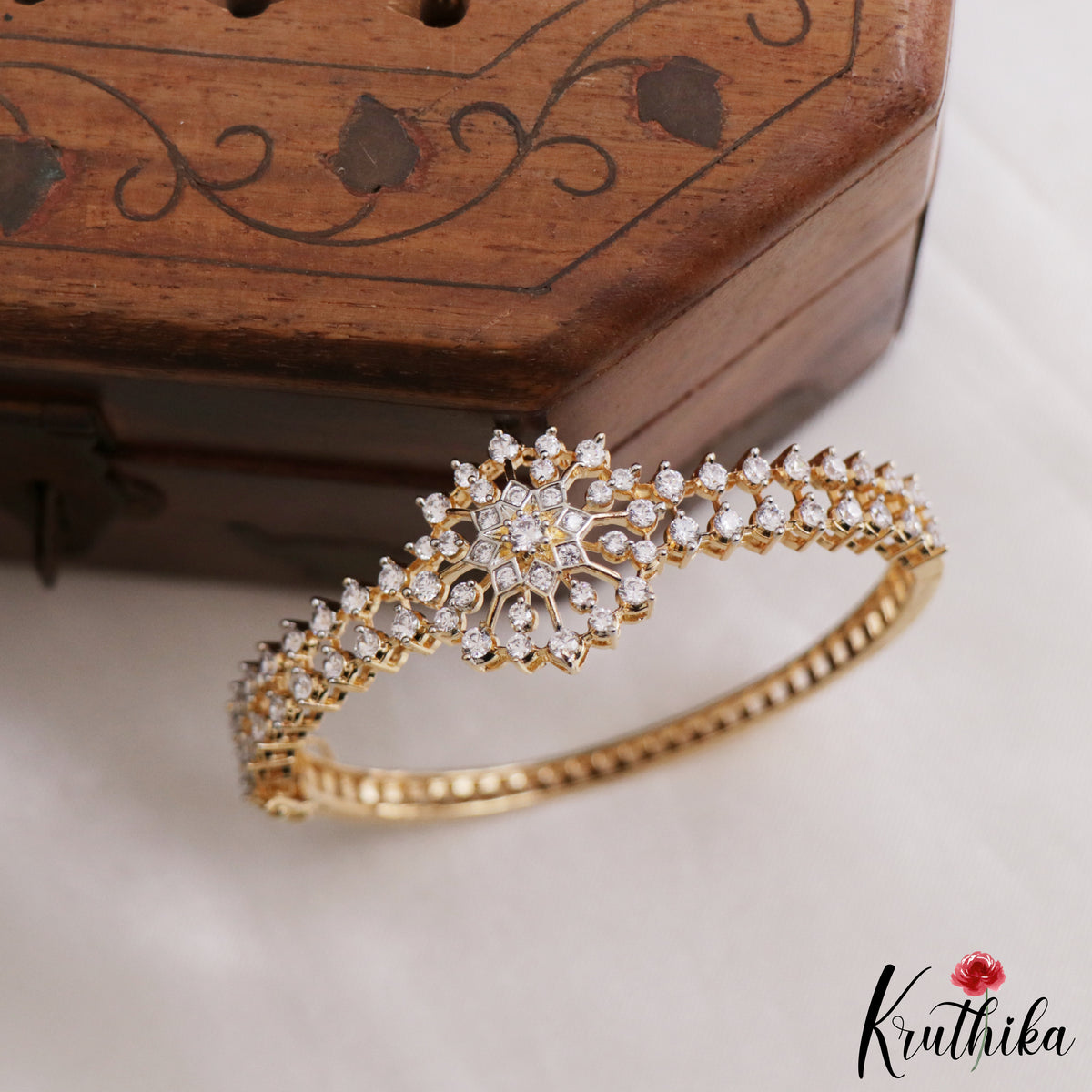 Premium AD Floral Design Openable Bracelet B584
