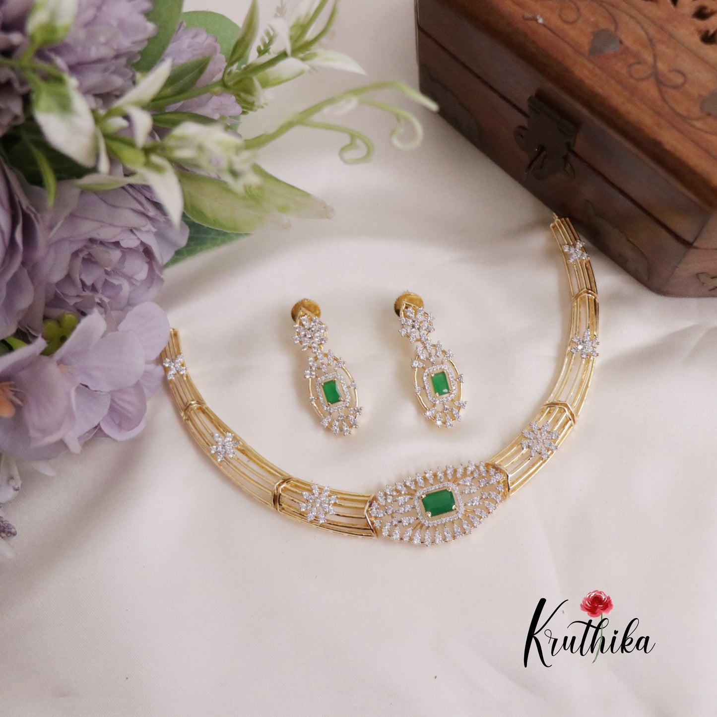 Simple CZ Sparkling Floral Victorian Hasli Necklace NC2253 (Available in 2 Colours)